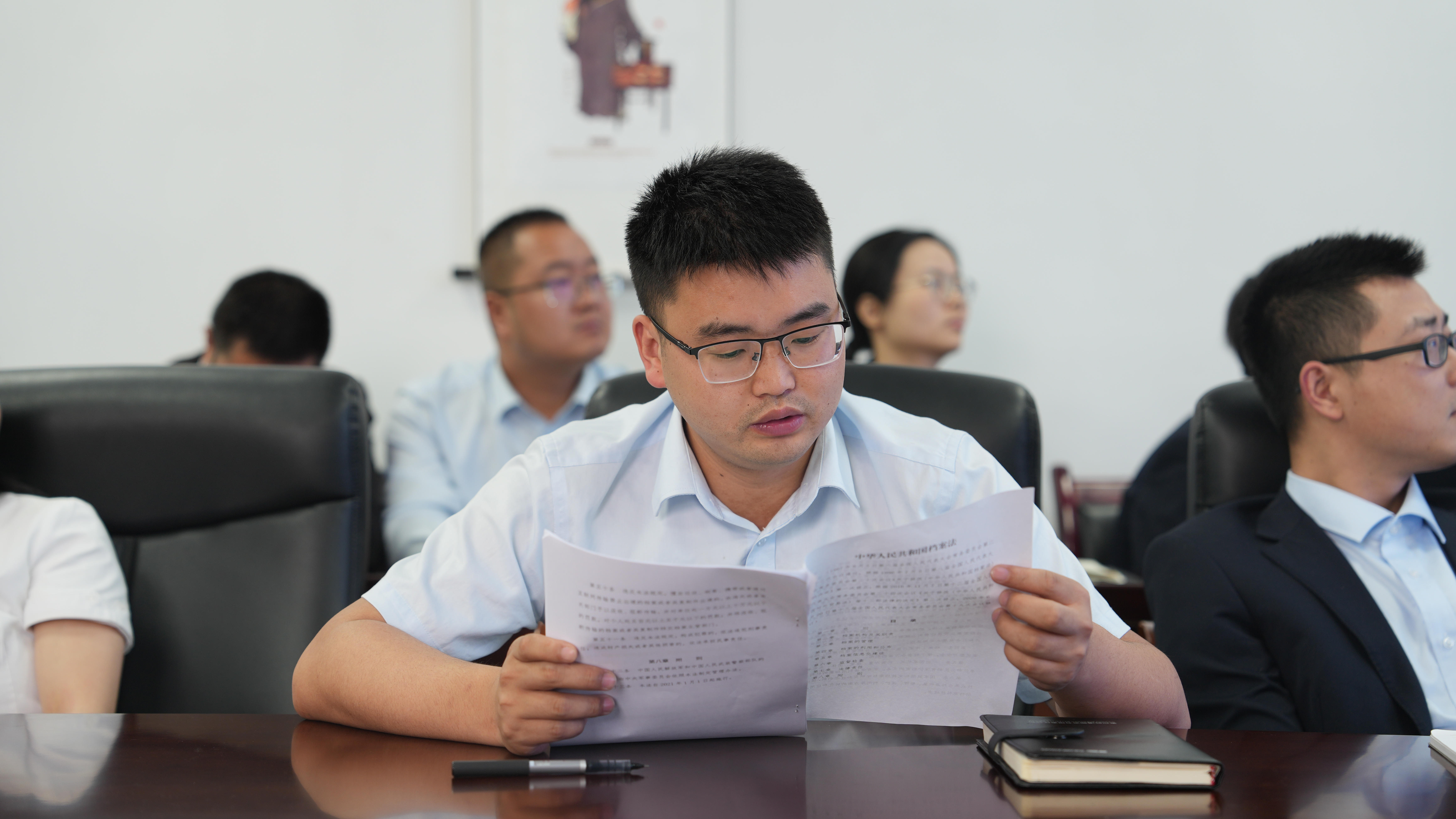 2023年5月16日在胜道公司会议室学习《中华人民共和国档案法》.JPG
