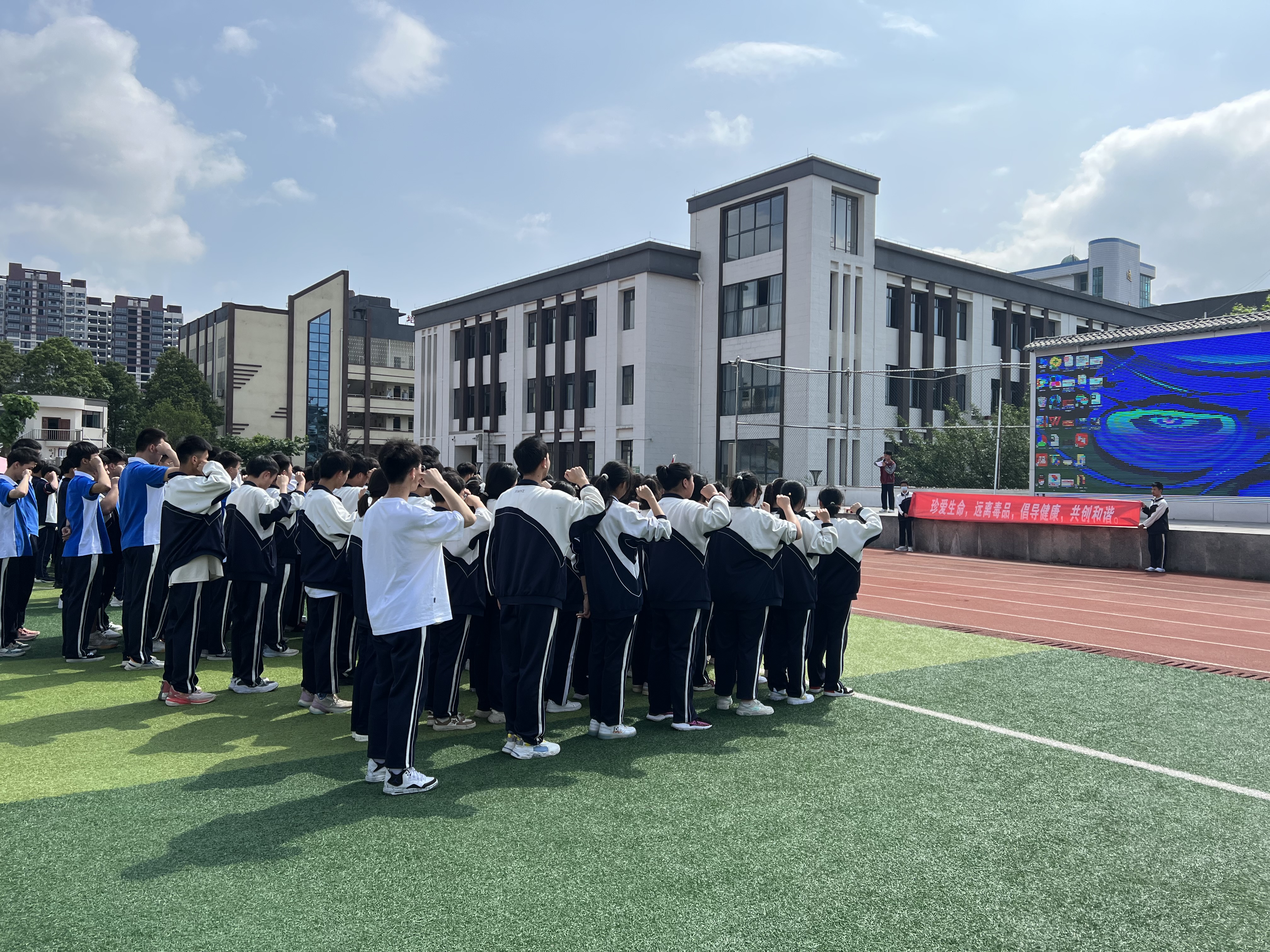 修文县第一中学毕业班禁毒宣誓1.JPG